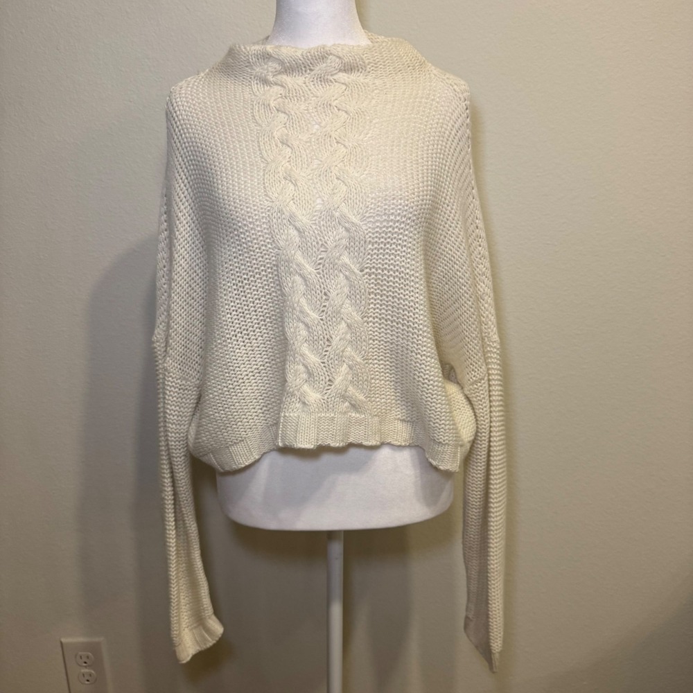 Charlotte Russe Cream Knit Sweater Size M‎